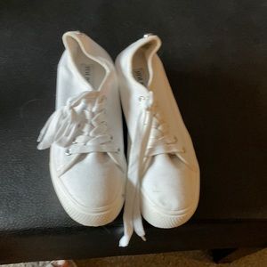 Steve Madden white platform tennis’s